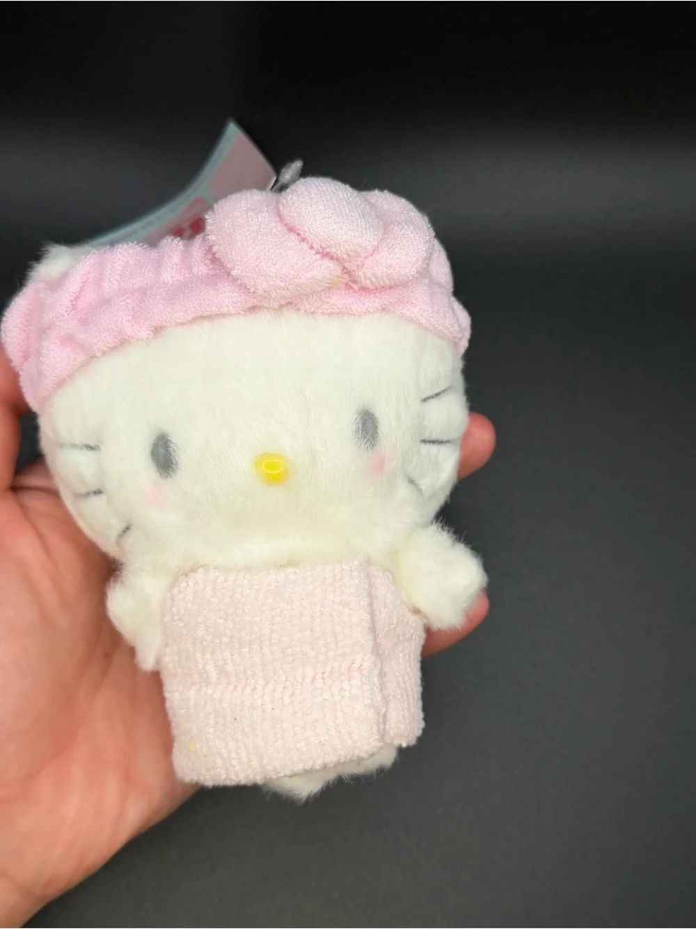 Sanrio Hello Kitty with shower outfit keychain/plush MK110